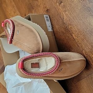 UGG TAZZ platform slippers NWB